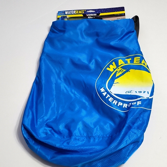 NWT Lewis N. Clark Waterproof Sling Bag Backpack - Picture 1 of 10